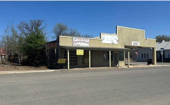 Pictures of Industrial, Mixed Use, Office, Retail property located at 1002 18th St, Hondo, TX 78861 for sales - image #1