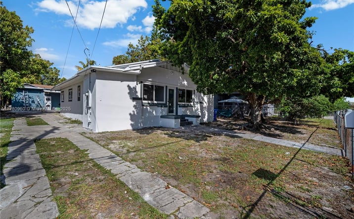 Pictures of Multifamily property located at 1114 SW 13th Ct, Miami, FL 33135 for sales - image #1