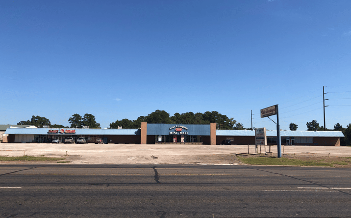 Pictures of Retail property located at 1402 N Washington Ave, Livingston, TX 77351 for sales - image #1
