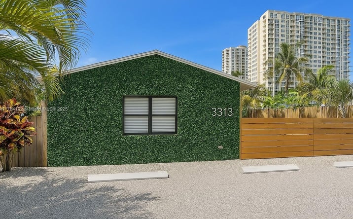 Pictures of Multifamily property located at 3313 SE 3rd St, Pompano Beach, FL 33062 for sales - image #1