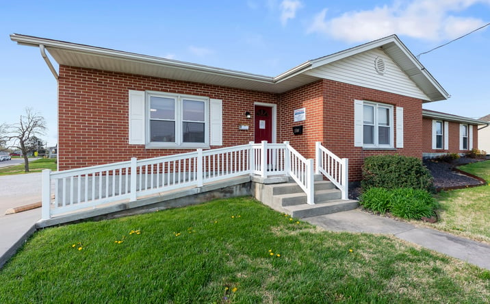 Pictures of Office property located at 407 W St Joseph St, Perryville, MO 63775 for sales - image #1