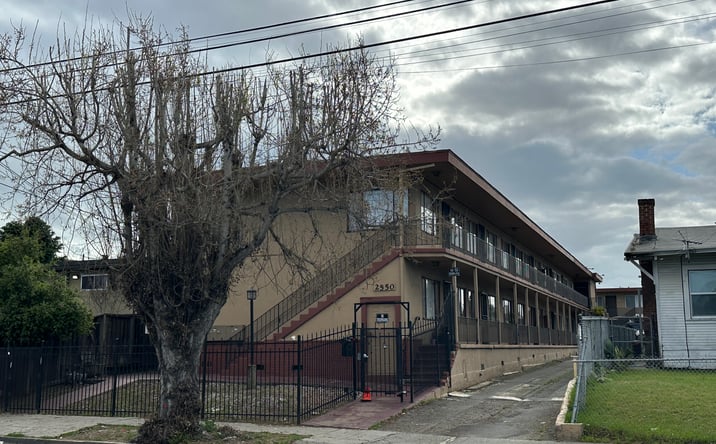 Pictures of Multifamily property located at 2550 35th Ave, Oakland, CA 94601 for sales - image #1