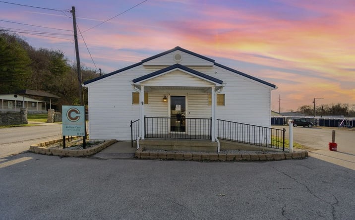 Pictures of Office, Retail property located at 1405 Gillock Ave, Carrollton, KY 41008 for sales - image #1