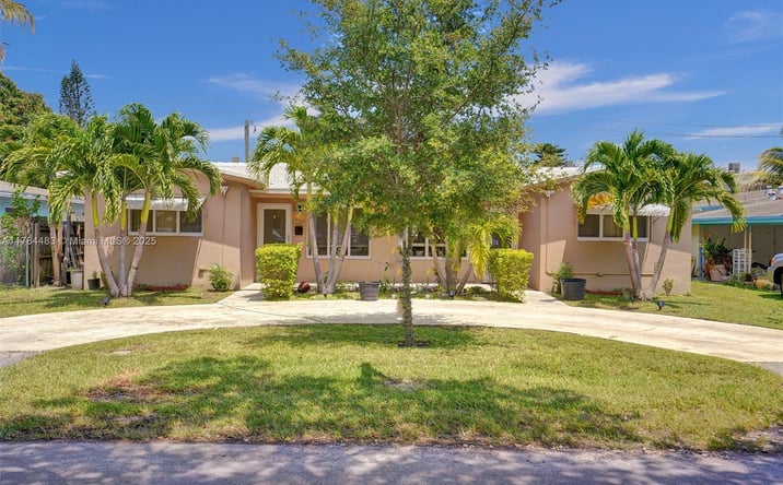 Pictures of Multifamily property located at 1737 N 16th Ct, Hollywood, FL 33020 for sales - image #1