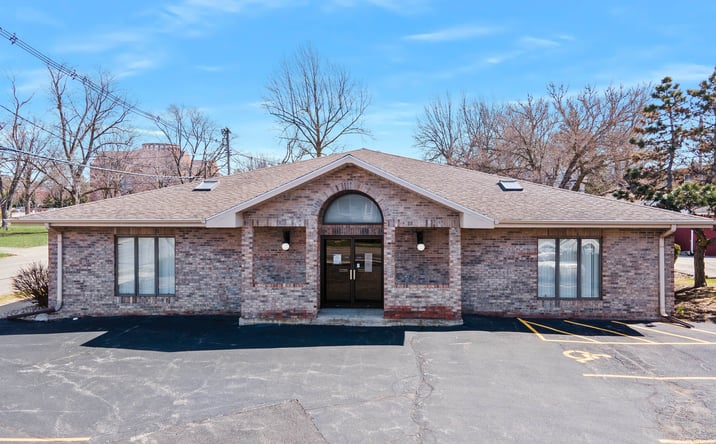 Pictures of Office property located at 915 N Main St, Bloomington, IL 61701 for sales - image #1