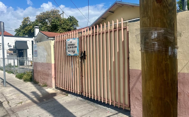 Pictures of Multifamily property located at 1574 SW 1st St, Miami, FL 33135 for sales - image #1