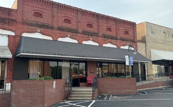 Pictures of Retail, Office, Hospitality, Mixed Use property located at 107 N Marr St, Pocahontas, AR 72455 for sales - image #1