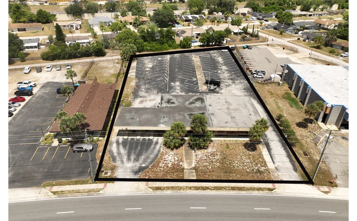 Pictures of Office, Retail, Special Purpose property located at 940 Deltona Blvd, Deltona, FL 32725 for sales - image #1