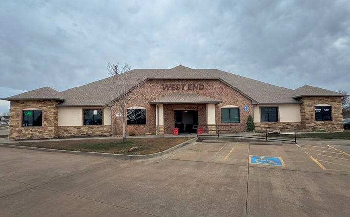 Pictures of Office property located at 10932 Northwest Expy, Yukon, OK 73099 for sales - image #1
