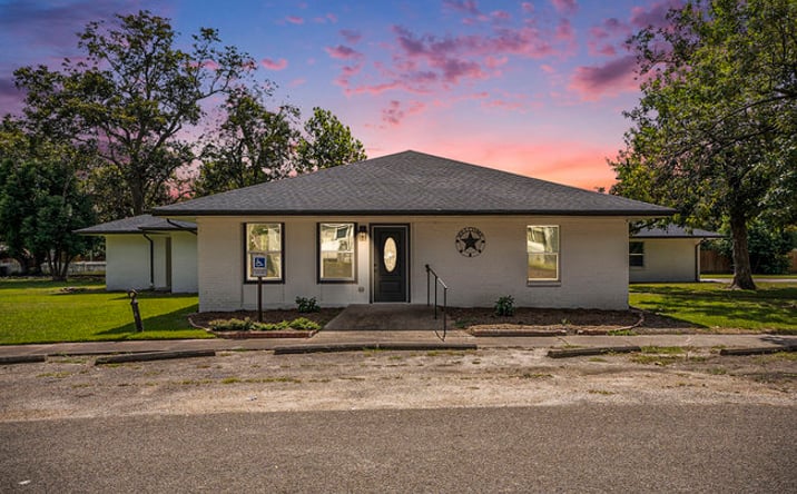 Pictures of Mixed Use, Multifamily, Office, Senior Living, Special Purpose property located at 711 W Sidnor St, Alvin, TX 77511 for sales - image #1