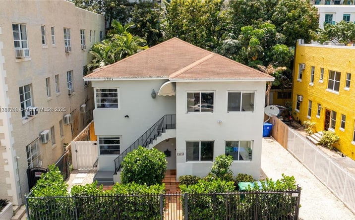 Pictures of Multifamily property located at 426 NE 26th St, Miami, FL 33137 for sales - image #1