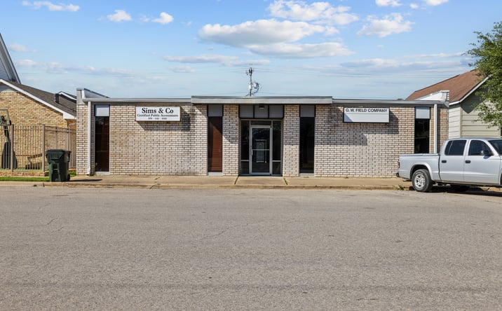 Pictures of Office property located at 251 E Hempstead St, Giddings, TX 78942 for sales - image #1