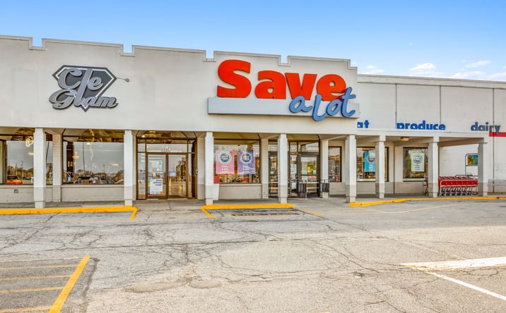 Pictures of Retail property located at 2222 Fairless Dr, Lorain, OH 44055 for sales - image #1
