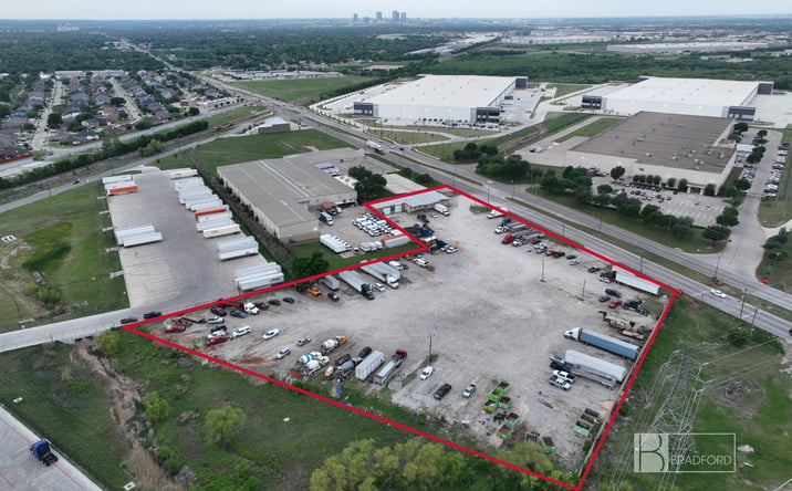 Pictures of Industrial, Land, Office, Retail property located at 3900 N Beach St, Haltom City, TX 76137 for sales - image #1