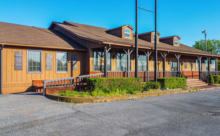 Pictures of Mixed Use, Office, Retail property located at 7052 Benton Rd, Paducah, KY 42003 for sales - image #1