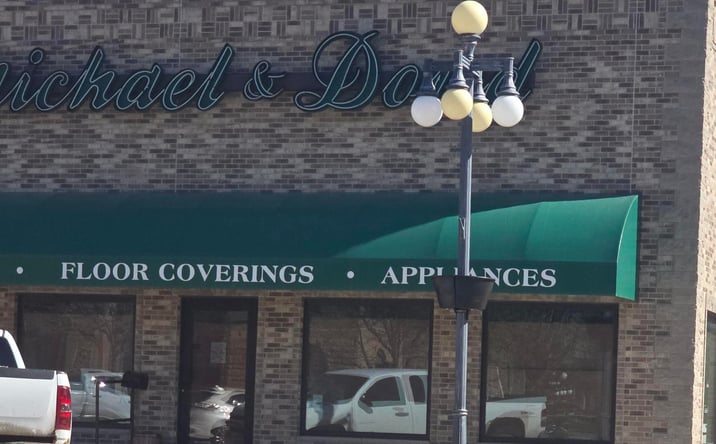 Pictures of Retail, Office, Industrial property located at 102 E 4th Street E, Vinton, IA 52349 for sales - image #1