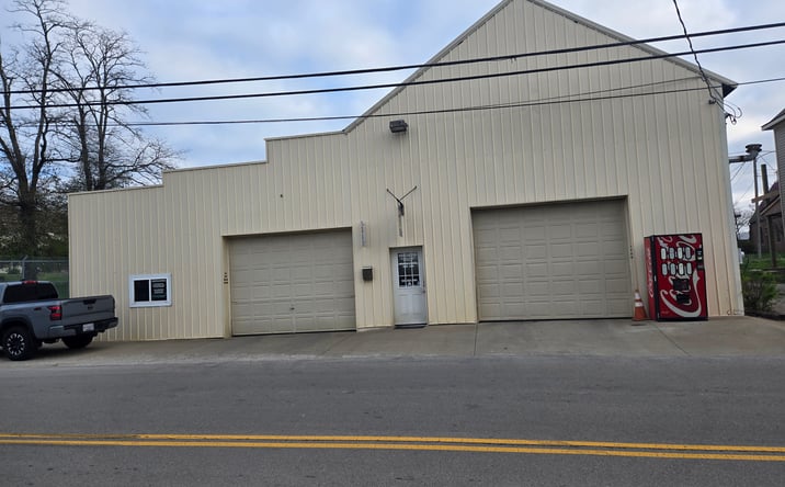Pictures of Retail property located at 305 Henry Clay St, Shelbyville, KY 40065 for sales - image #1