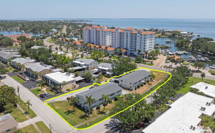 image of property at 500 BAYVIEW DR NE St Petersburg FL 33704-2461