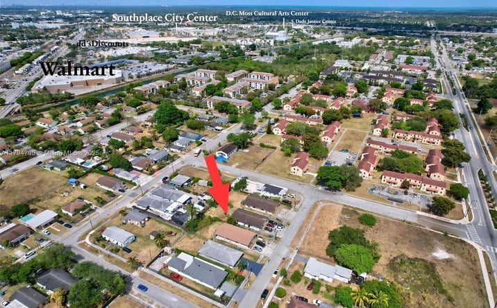 Pictures of Multifamily property located at 11465 SW 215th St, Miami, FL 33189 for sales - image #1
