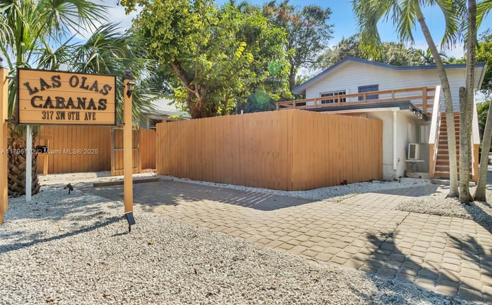 Pictures of Multifamily property located at 317 SW 9th Ave, Fort Lauderdale, FL 33312 for sales - image #1