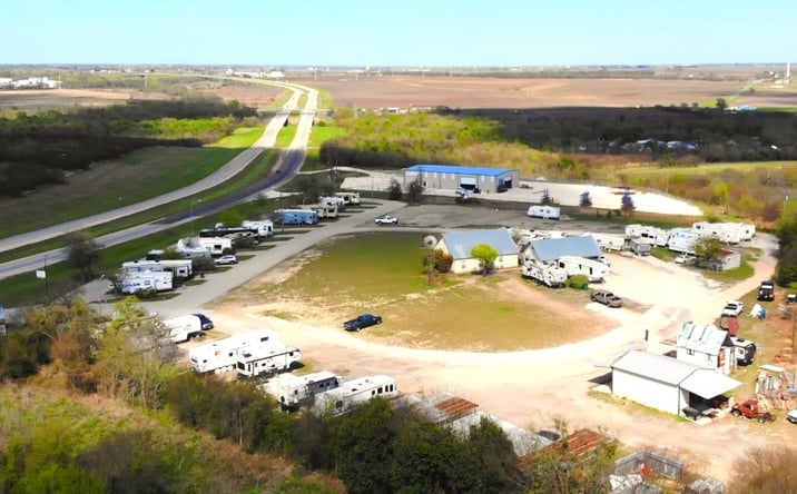 Pictures of Land property located at 408 Carlos G Parker Blvd SE, Taylor, TX 76574 for sales - image #1