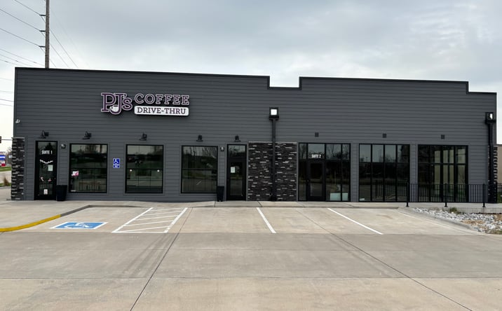 Pictures of Retail property located at 4650 Utica Ridge Rd, Davenport, IA 52807 for sales - image #1