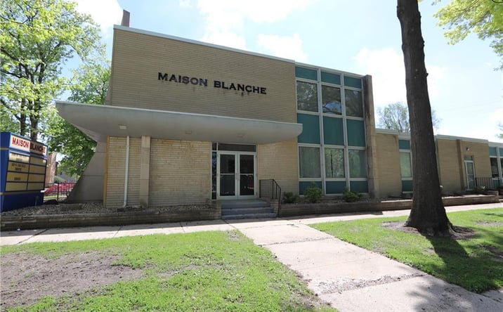 Pictures of Office property located at 1517 Wabash Ave, Mattoon, IL 61938 for sales - image #1