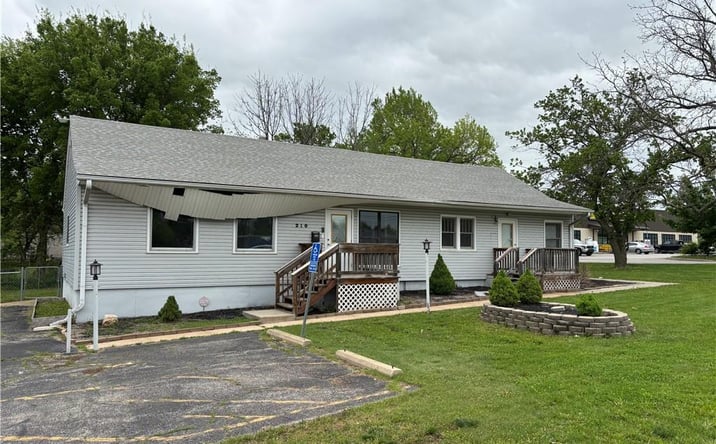 image of property at 210 BLUE RIDGE EXT Grandview MO 64030-1604