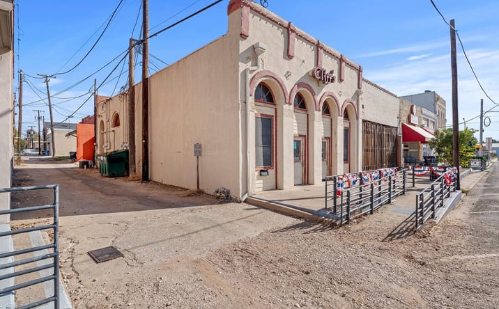 Pictures of Retail property located at 218 N Main St, Rockdale, TX 76567 for sales - image #1