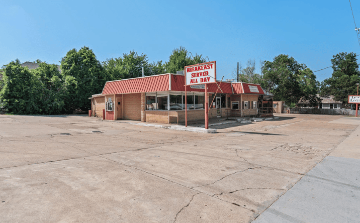 Pictures of Retail property located at 313 W Cameron Ave, Rockdale, TX 76567 for sales - image #1