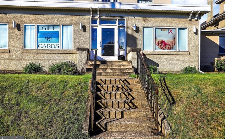 Pictures of Retail, Mixed Use property located at 978 Lincoln Way E, Chambersburg, PA 17201 for sales - image #1