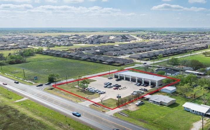 Pictures of Retail property located at 11511 Walnut Ln, Forney, TX 75126 for sales - image #1