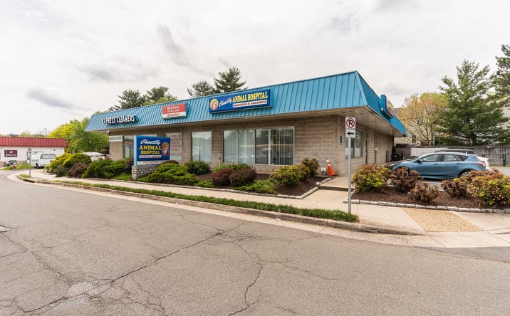 image of property at 13705 LEE JACKSON MEMORIAL HWY SERVICE RD Chantilly VA 20151