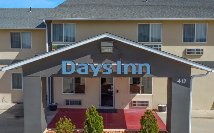Pictures of Hospitality property located at 40 N 2600 W, Hurricane, UT 84737 for sales - image #1
