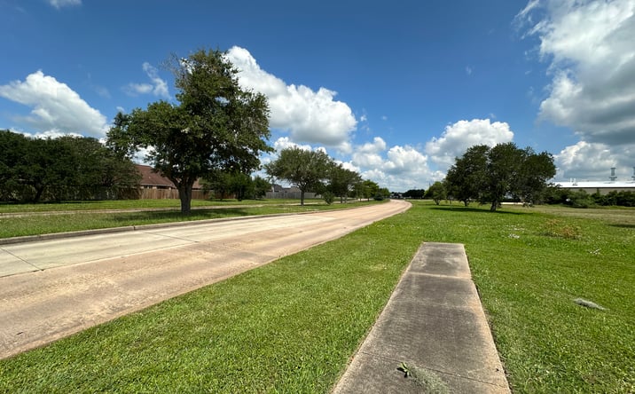 Pictures of Land property located at 230 Lake Rd, Lake Jackson, TX 77566 for sales - image #1