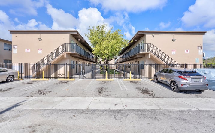 Pictures of Multifamily property located at 901 NW 8th Ave, Pompano Beach, FL 33060 for sales - image #1