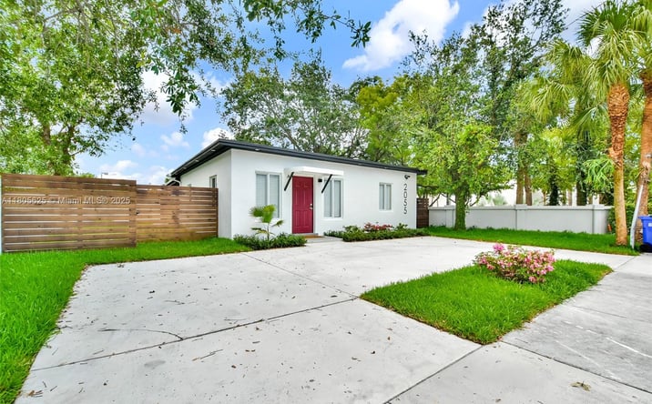 Pictures of Multifamily property located at 2055 NE 140th St, North Miami Beach, FL 33181 for sales - image #1