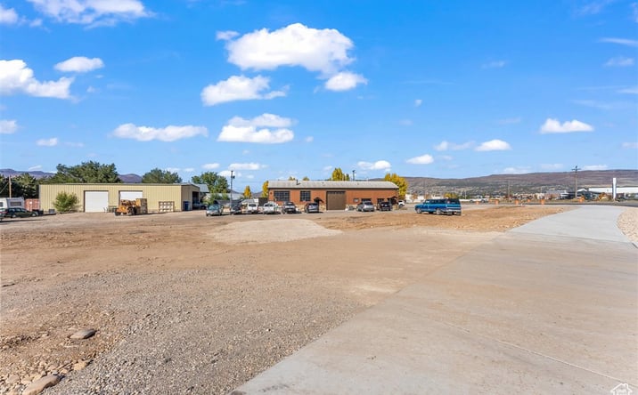 Pictures of Retail, Office, Hospitality property located at 237 E Heber Pkwy, Heber City, UT 84032 for sales - image #1
