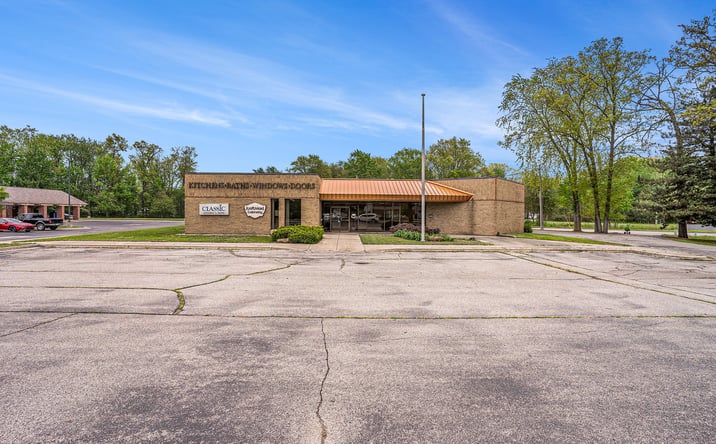 Pictures of Office, Retail property located at 392 136th Ave, Holland, MI 49424 for sales - image #1