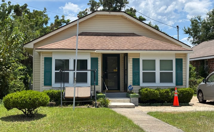 Pictures of Senior Living property located at 1007 W Wright St, Pensacola, FL 32501 for sales - image #1