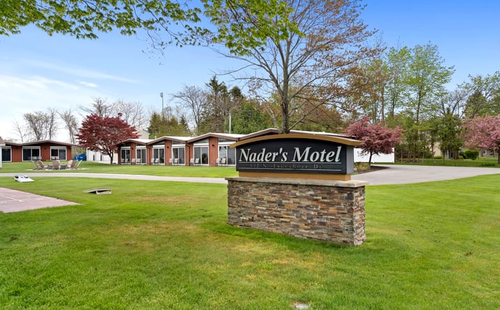 Pictures of Hospitality property located at 612 N Lakeshore Dr, Ludington, MI 49431 for sales - image #1