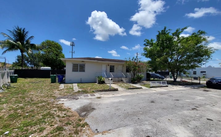 Pictures of Multifamily property located at 640 - 642 NW 77th St, Miami, FL 33150 for sales - image #1