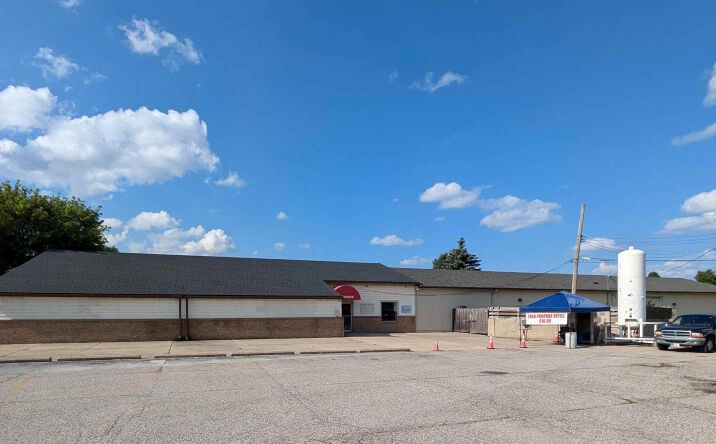 Pictures of Retail, Mixed Use property located at 35850 Utica Rd, Clinton Township, MI 48035 for sales - image #1