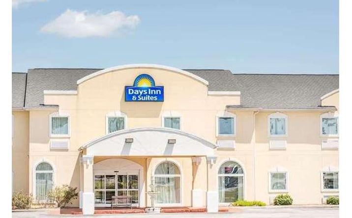 Pictures of Hospitality property located at 108 Alice Cir, Swainsboro, GA 30401 for sales - image #1
