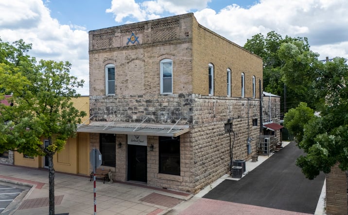Pictures of Office, Retail property located at 107 W Center St, Kyle, TX 78640 for sales - image #1