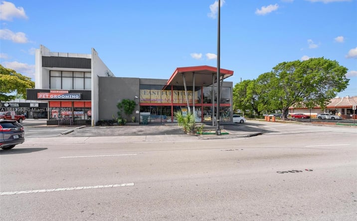 Pictures of Retail property located at 1500 E Commercial Blvd, Oakland Park, FL 33334 for sales - image #1