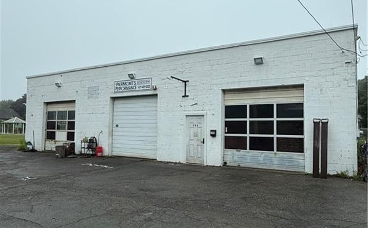 Pictures of Retail, Industrial, Office property located at 793 Main Road, Tiverton, RI 02878 for sales - image #1