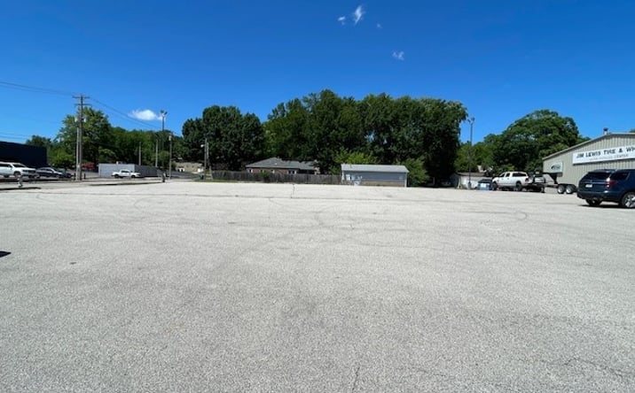 Pictures of Land property located at 1330 Missouri Blvd., Jefferson City, MO 65109 for sales - image #1