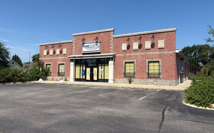 Pictures of Retail property located at 15483 S Dixie Hwy, Monroe, MI 48161 for sales - image #1