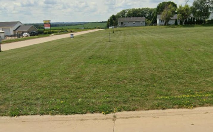 image of property at 829 MAIN ST S Center Point IA 52213